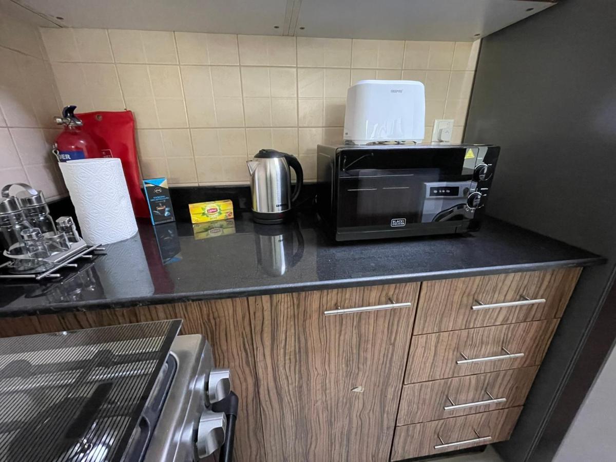 Close To Burj Khalifa And Downtown Apartment *