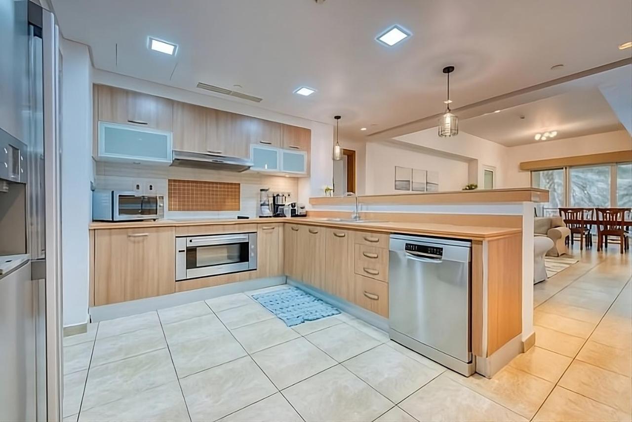 Direct Access To Nakheel Mall At The Heart Of The Palm Apartment