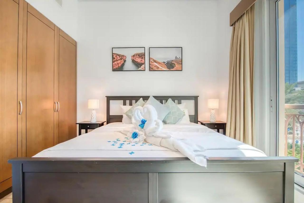 Direct Access To Nakheel Mall At The Heart Of The Palm