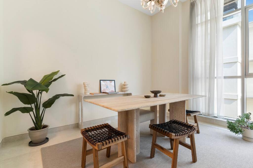 Larbi Luxurious 1br In Polo Dubai