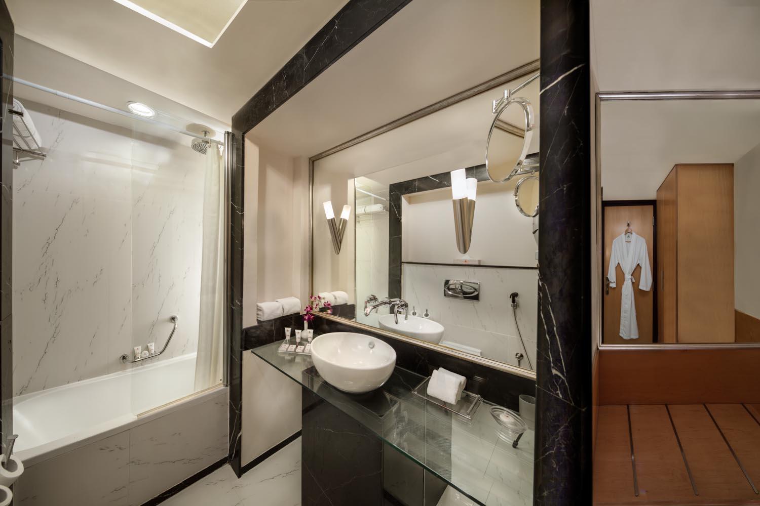 Savoy - Newly Renovated 4*