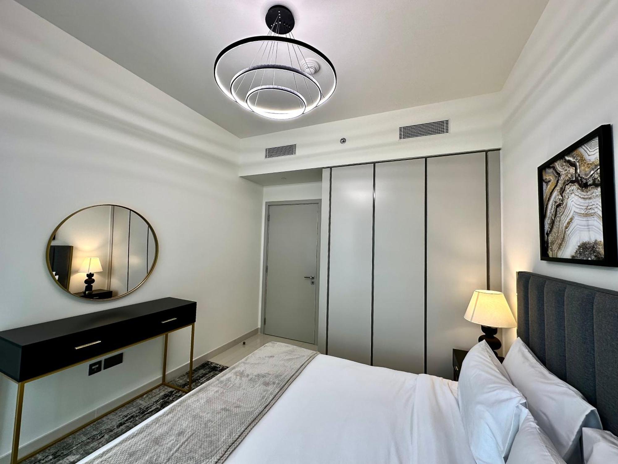 Lux Bnb I Sun Rise Bay I Palm & Sea View Apartment