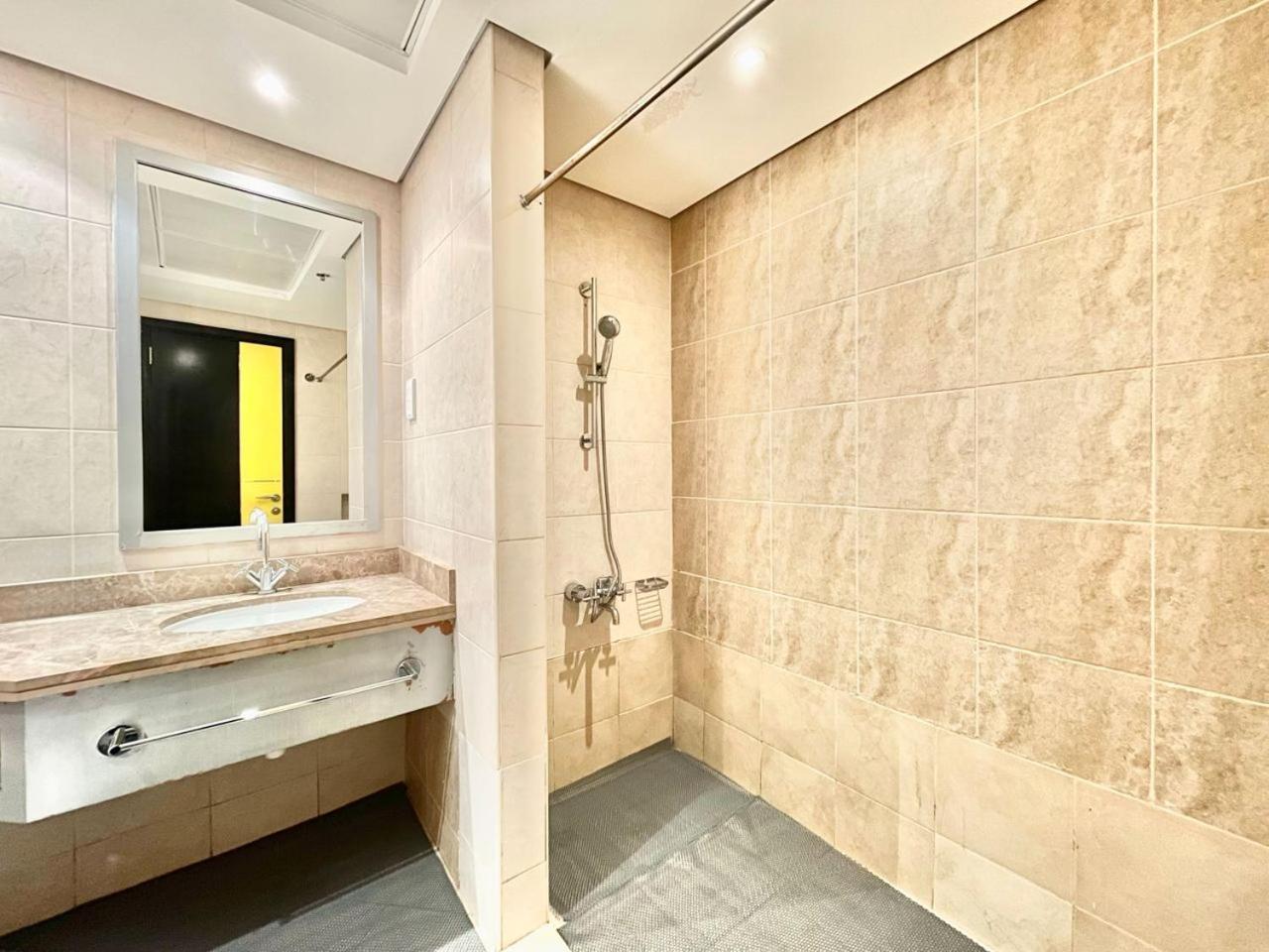Ar Holiday Jbr Hostel