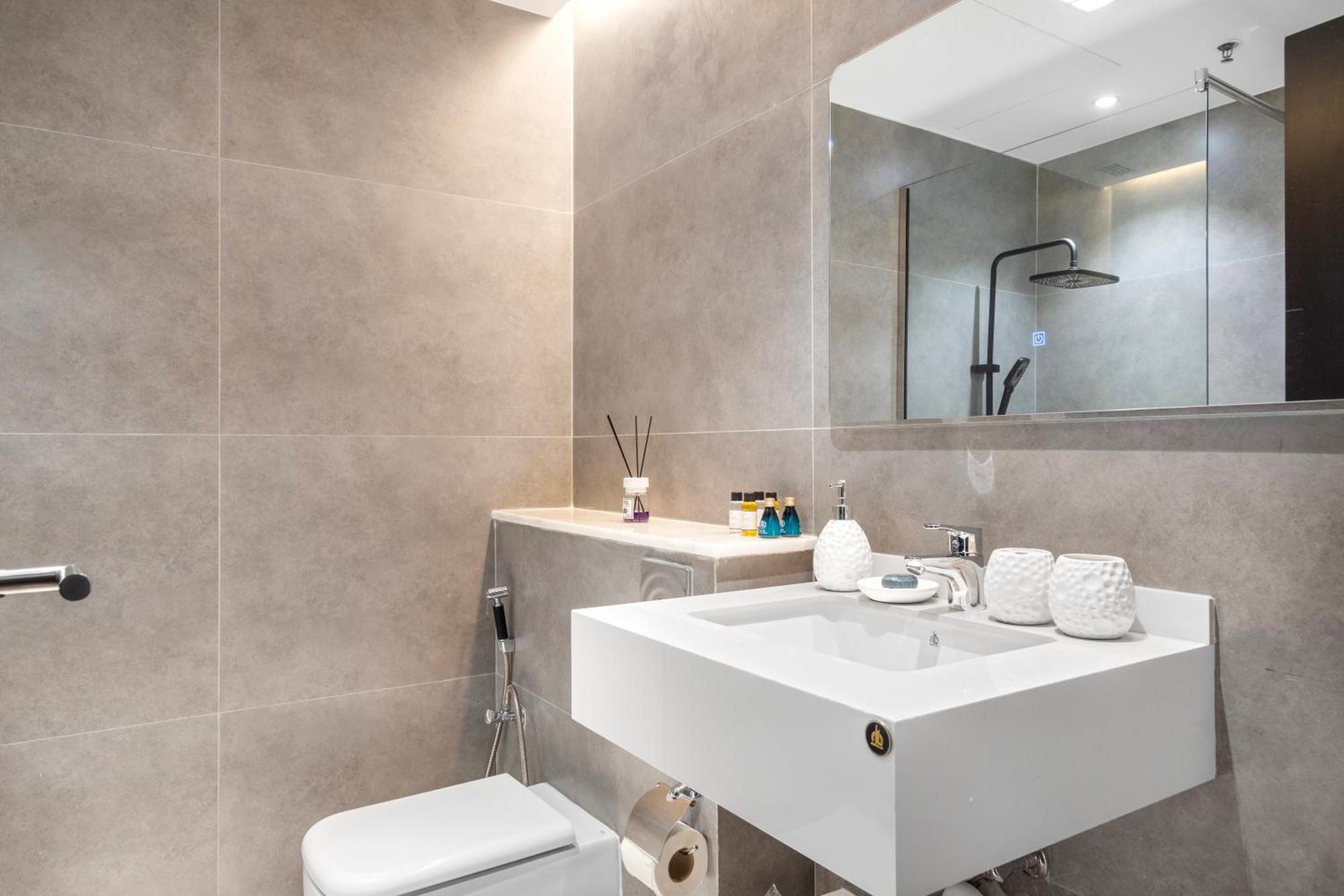 Daire Modern Lush Getaway In Marina *