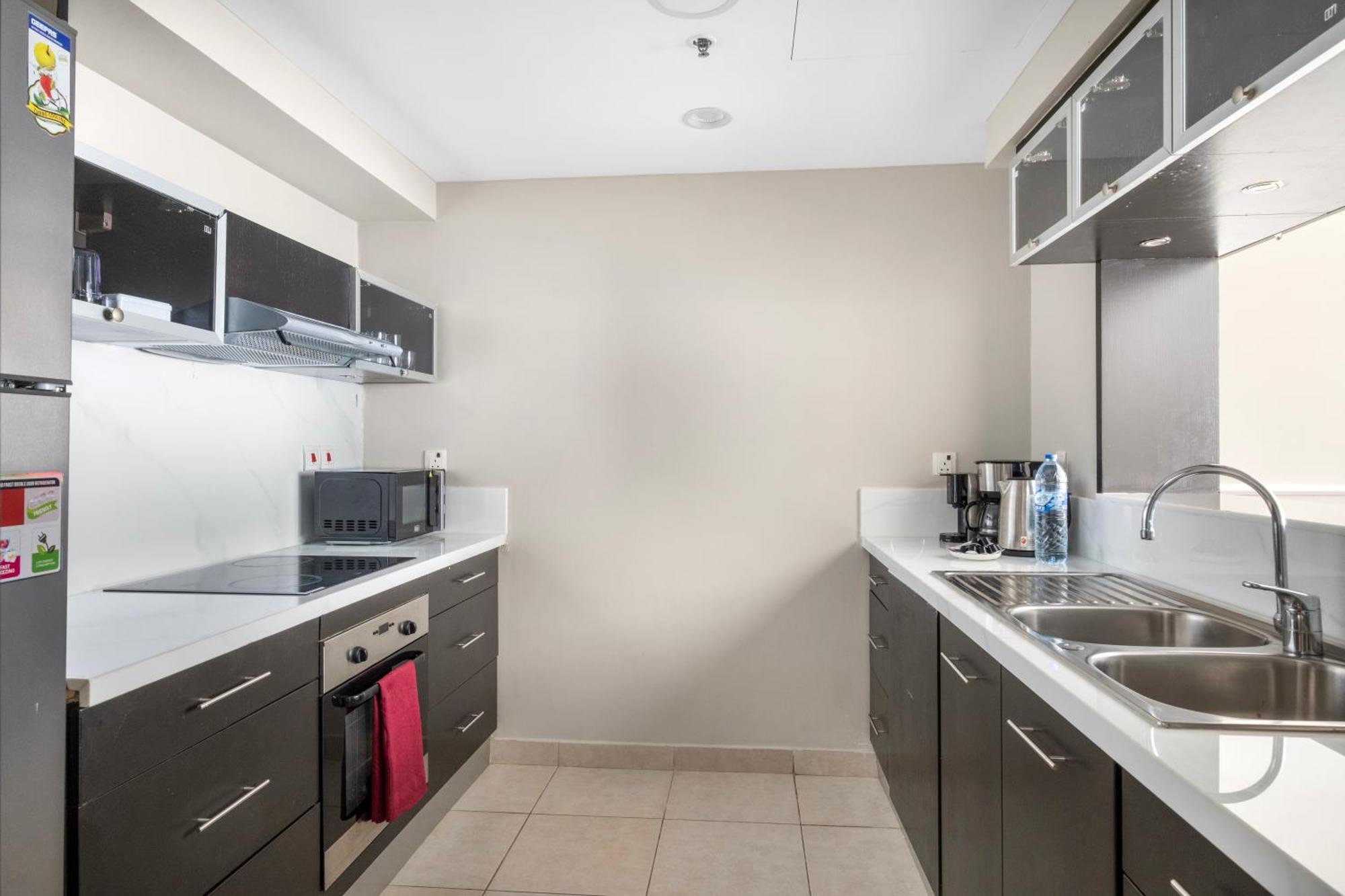 Daire Modern Lush Getaway In Marina Dubai