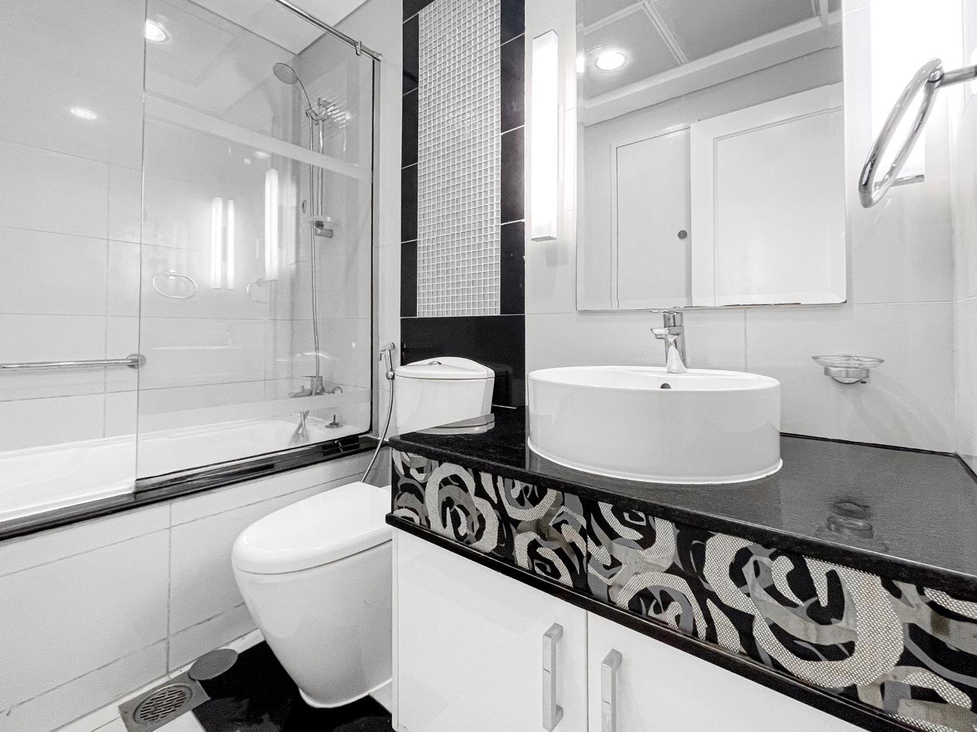 Three Bedroom Near Mall Street Downtown - Ezytrac