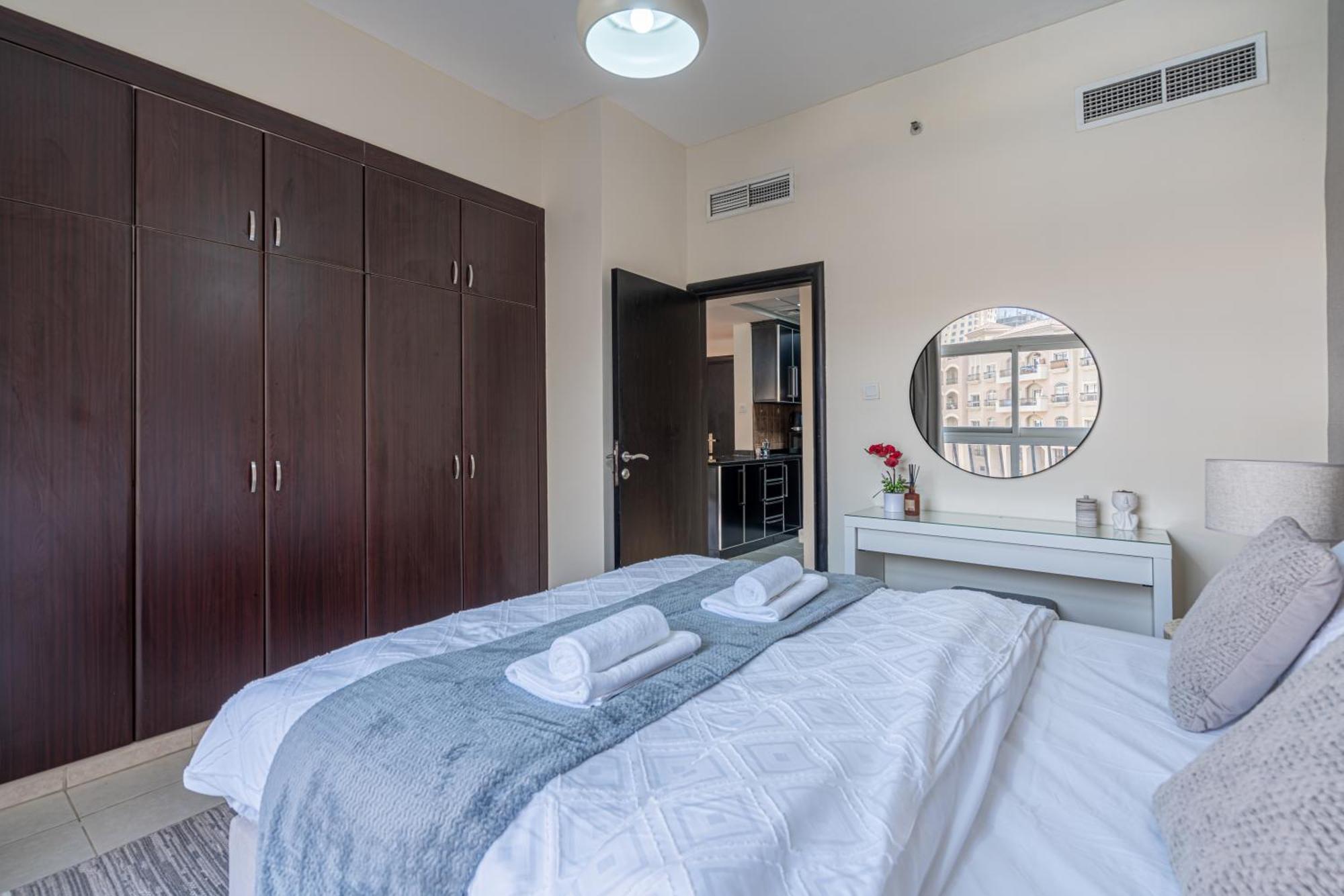 Apartment Stunning 1 Bedroom With Pool View In Jvc *