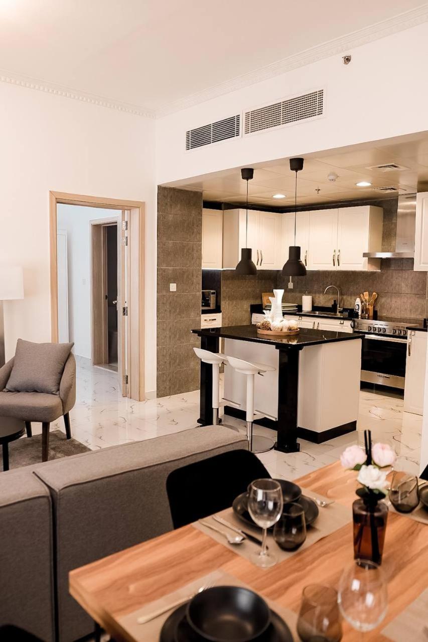 Apartment Dubaistay Luxury 2 Bedroom Jvc King And Queensize *