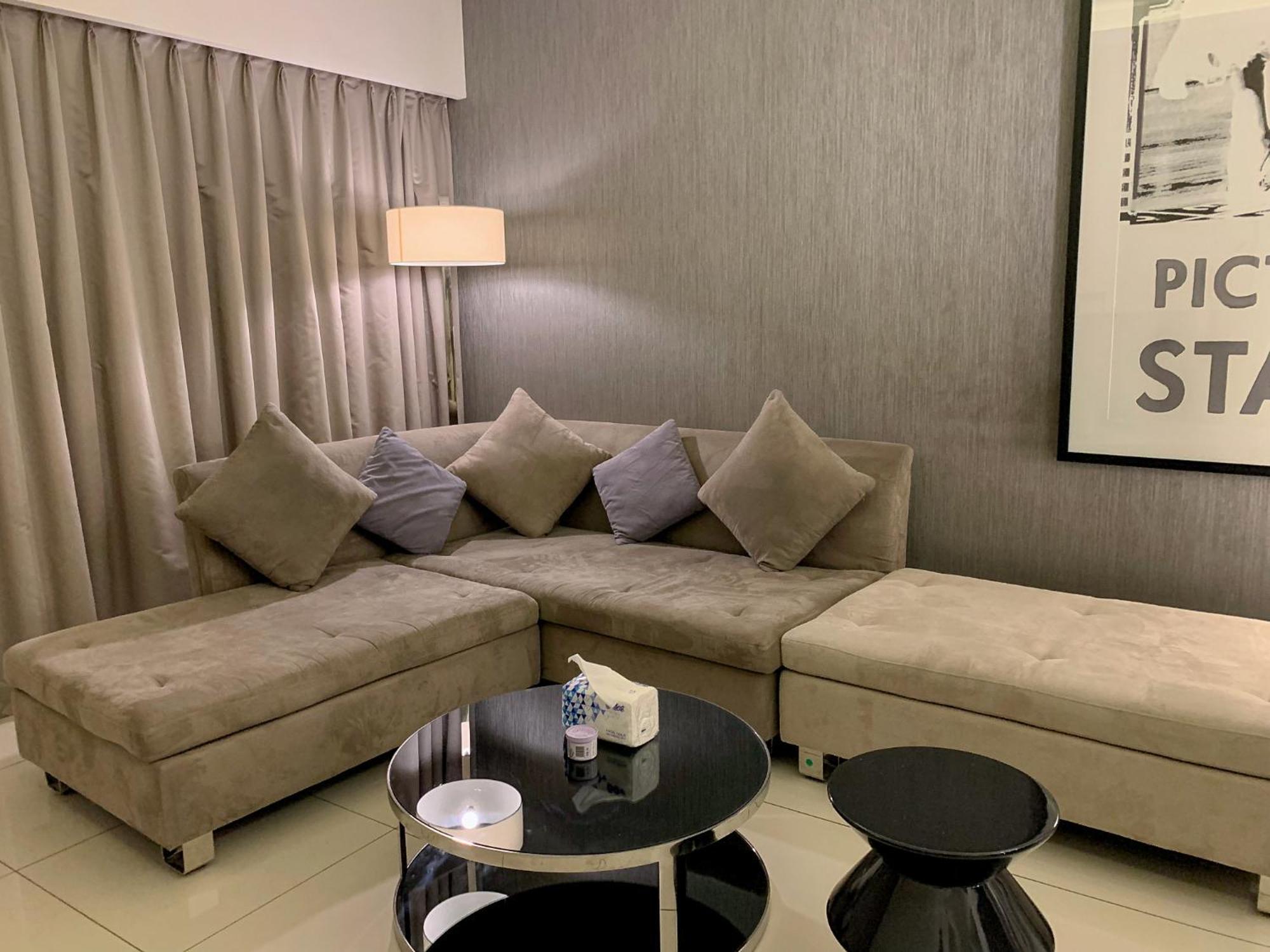 Luxurious In Paramount