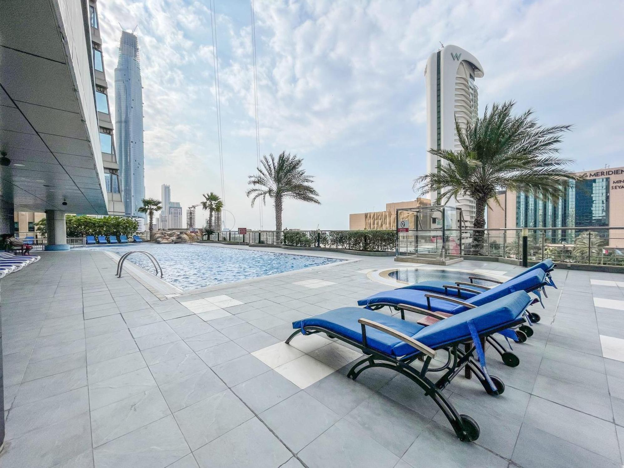 Frank Porter - Ocean Heights * Dubai