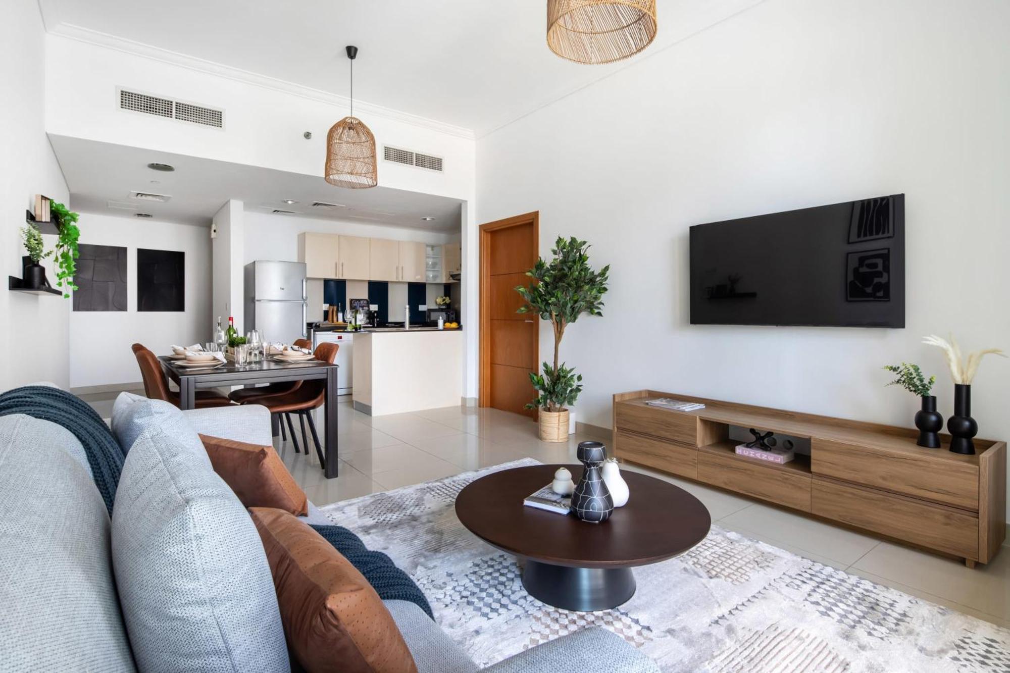 Frank Porter - Ocean Heights Apartment