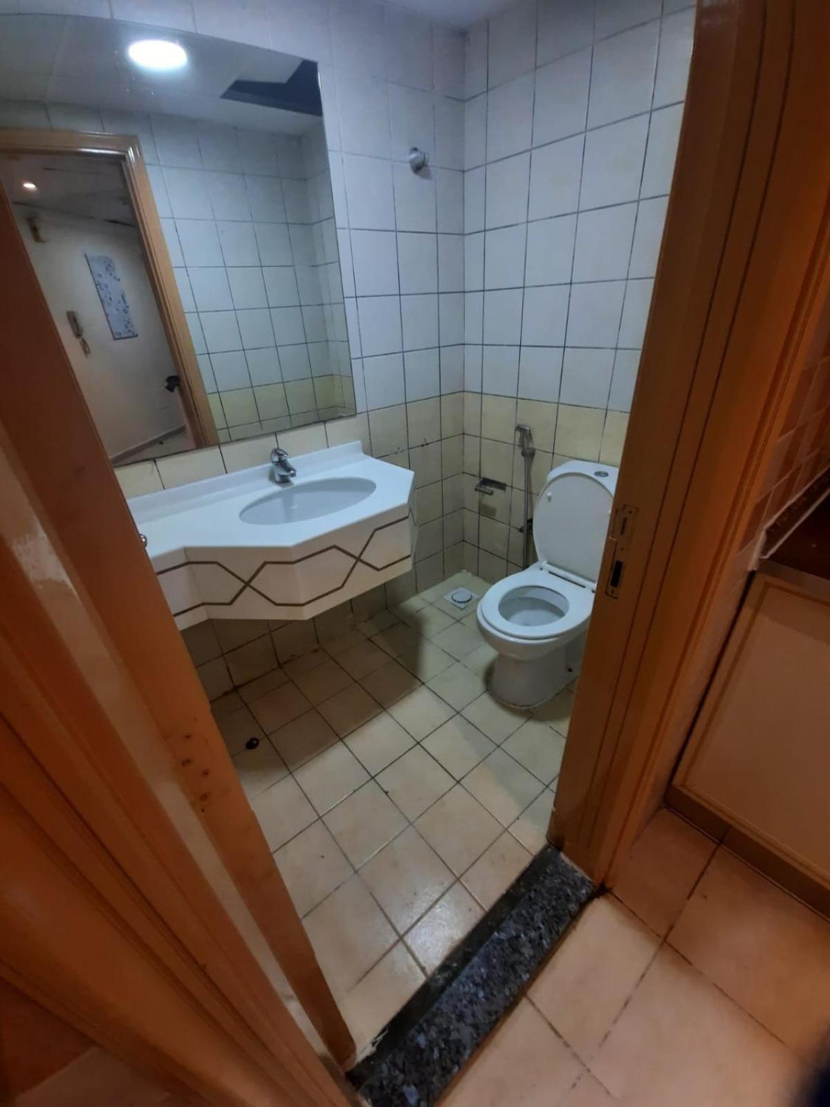 Metro Al Karama Building Homestay *