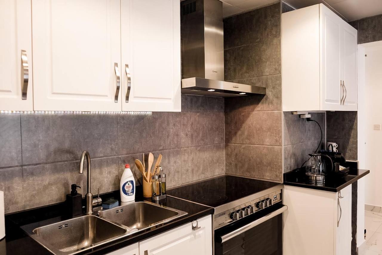 Dubaistay Luxury 2 Bedroom Jvc King And Queensize * Dubai