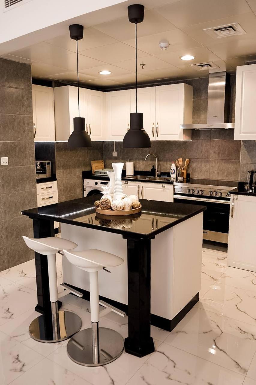 Apartment Dubaistay Luxury 2 Bedroom Jvc King And Queensize