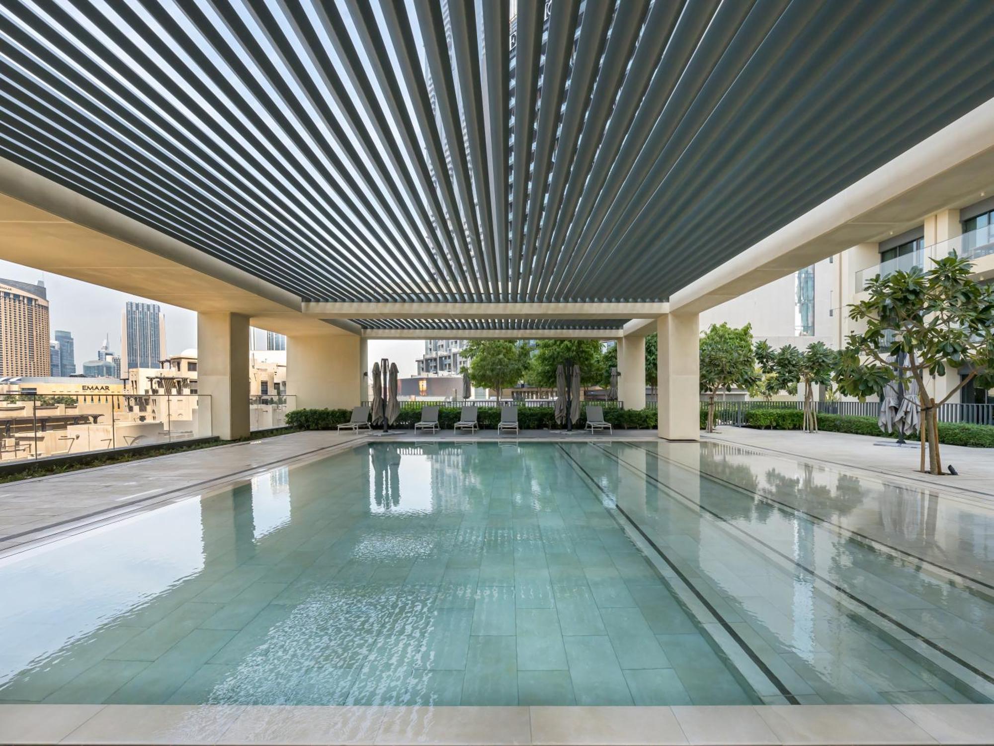 Luxurious 2br In Downtown Pool And Gym Access * Dubai