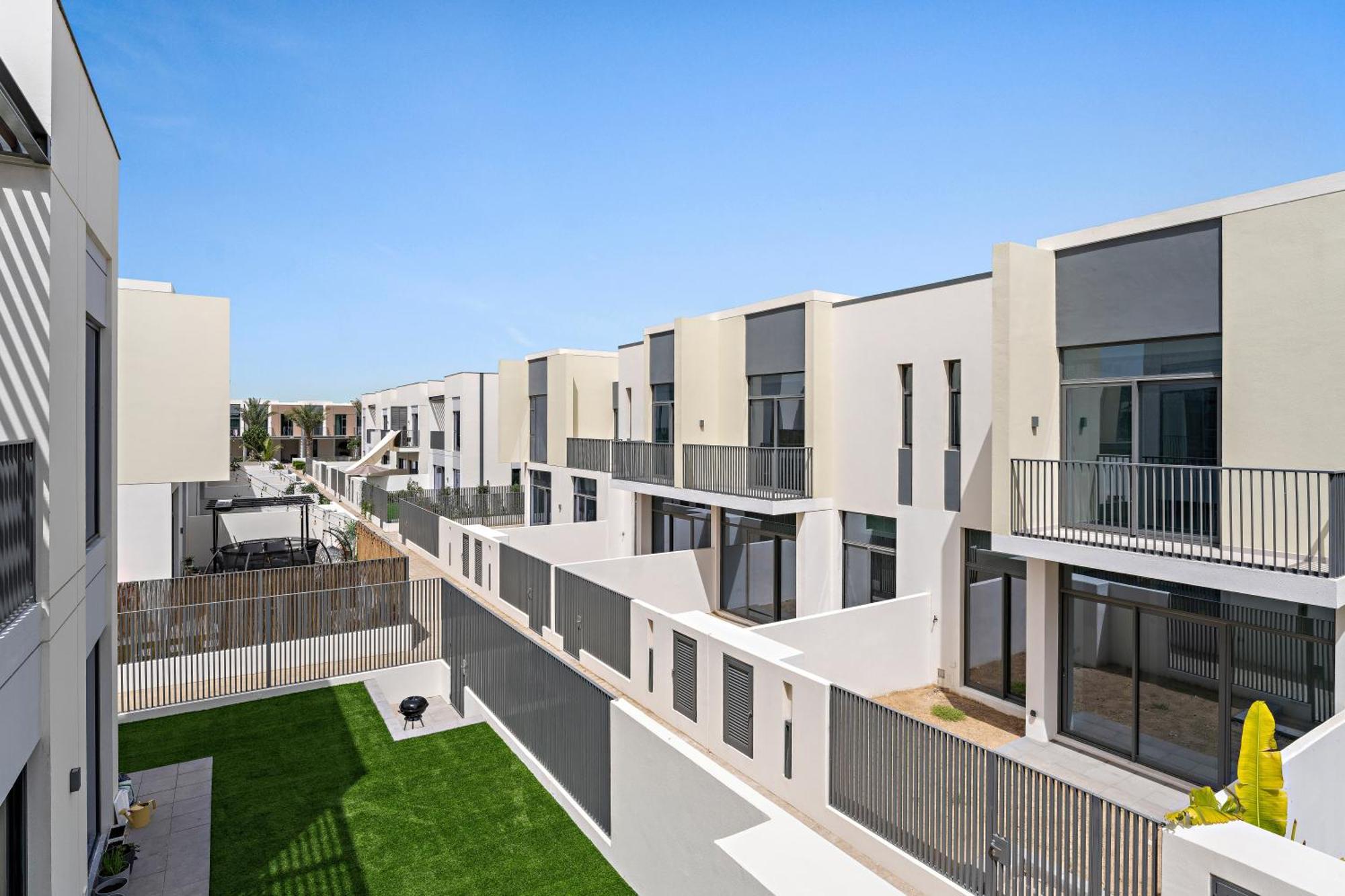 Luxurious 6-sleeper With Large Outdoor Patio Dubai