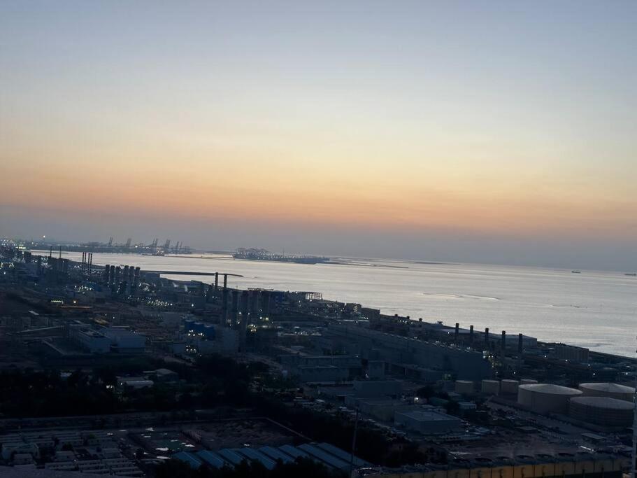 Fantastic Near Metro And Jbr Dubai