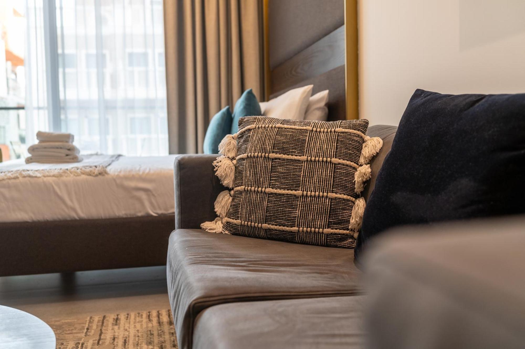 Escape To Modern In Charming Jvc Apartment Dubai