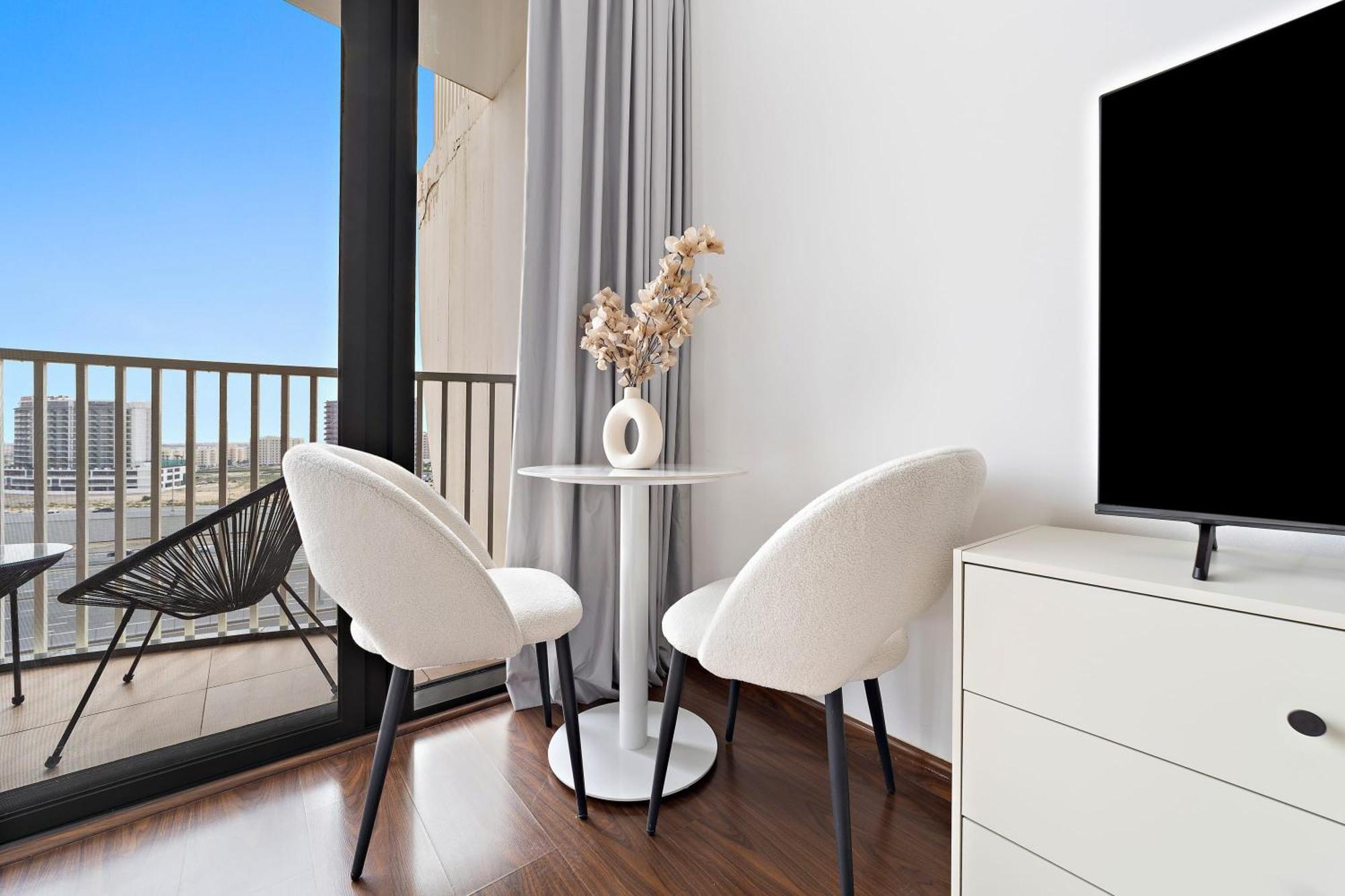 Apartment Modern Luxurious Studio|dubai Silicon Oasis *