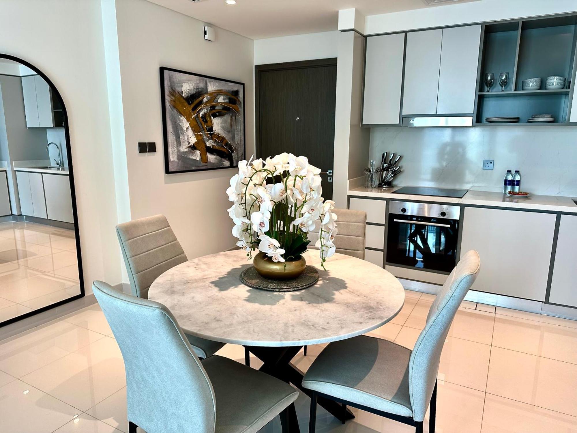 Lux Bnb I Sun Rise Bay I Palm & Sea View Apartment Dubai