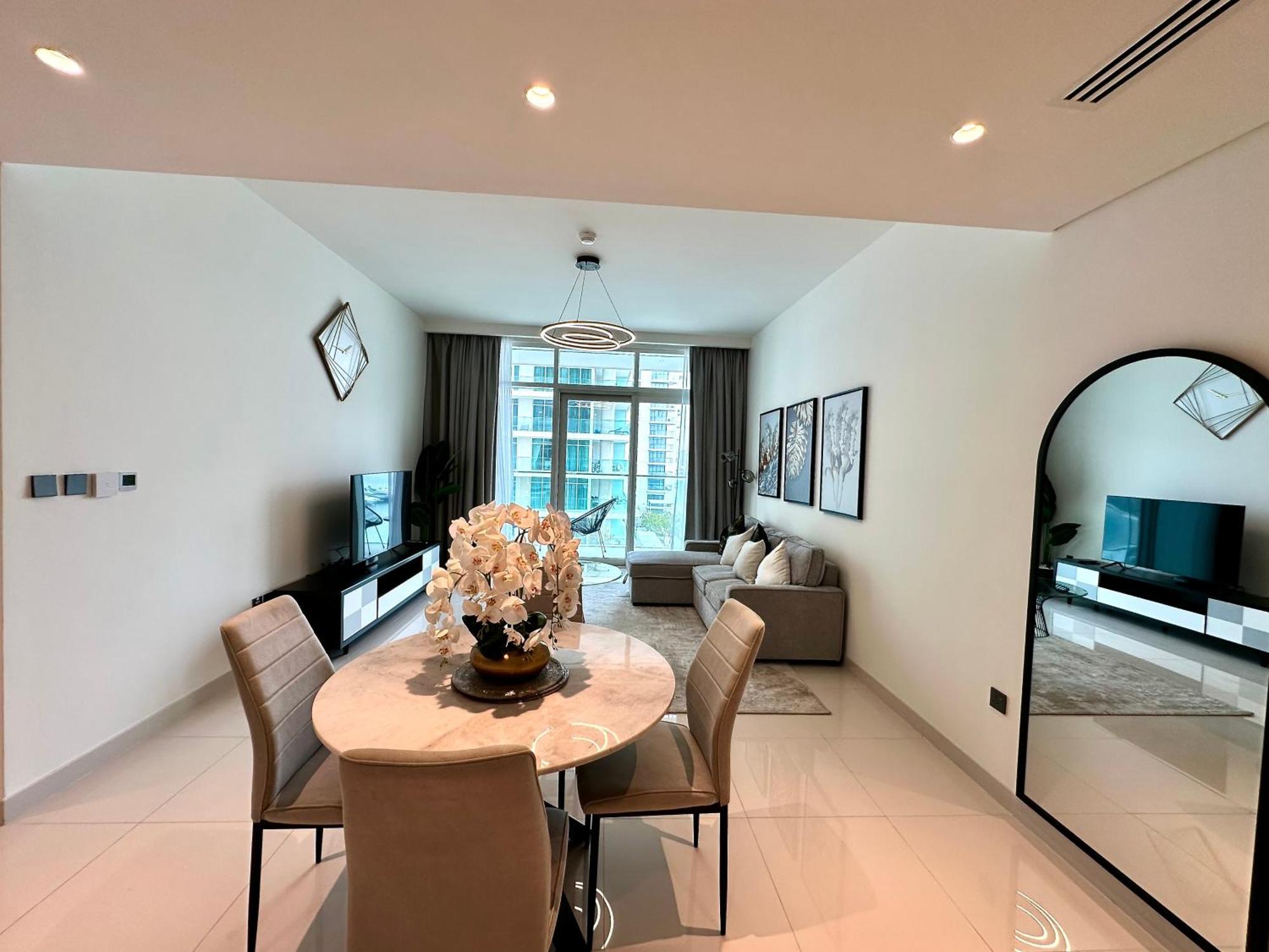 Lux Bnb I Sun Rise Bay I Palm & Sea View Apartment Dubai