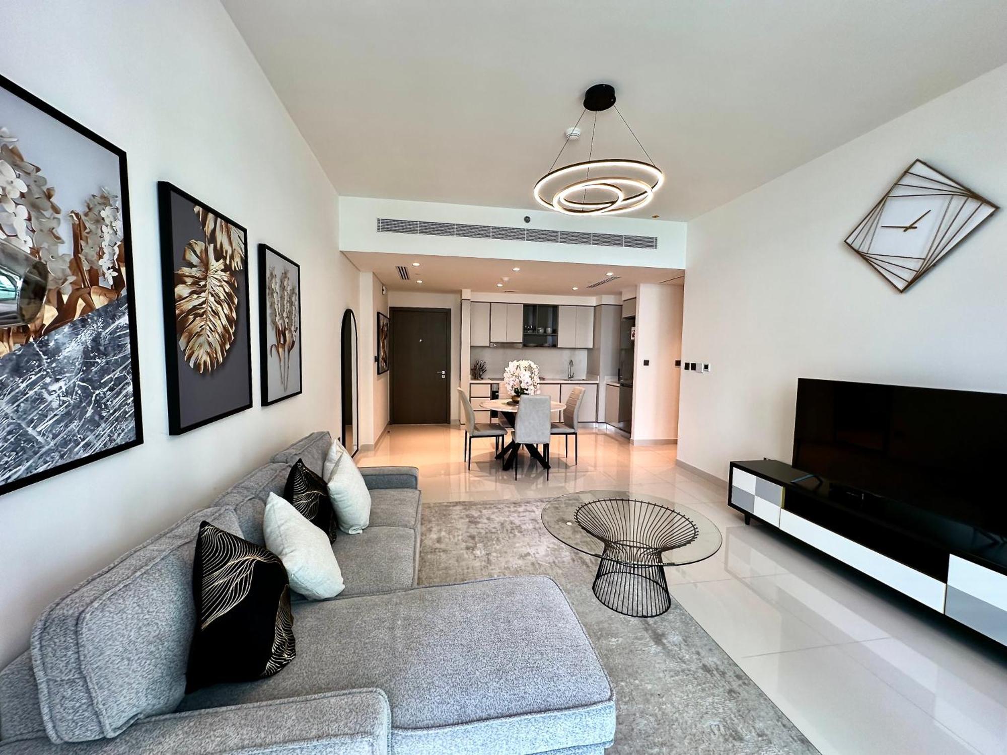 Lux Bnb I Sun Rise Bay I Palm & Sea View Apartment Dubai