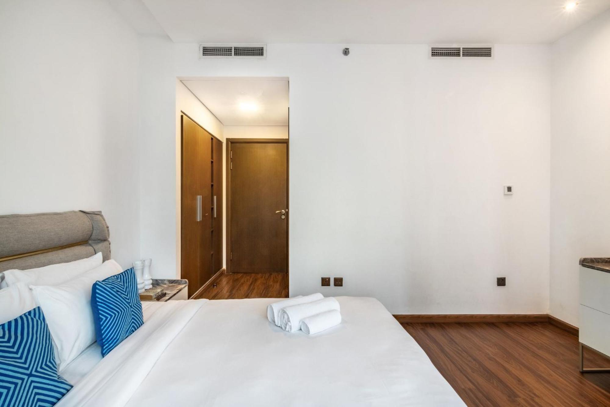 The Lofts - Luxurious Space With Burj Khalifa View Holiday home *