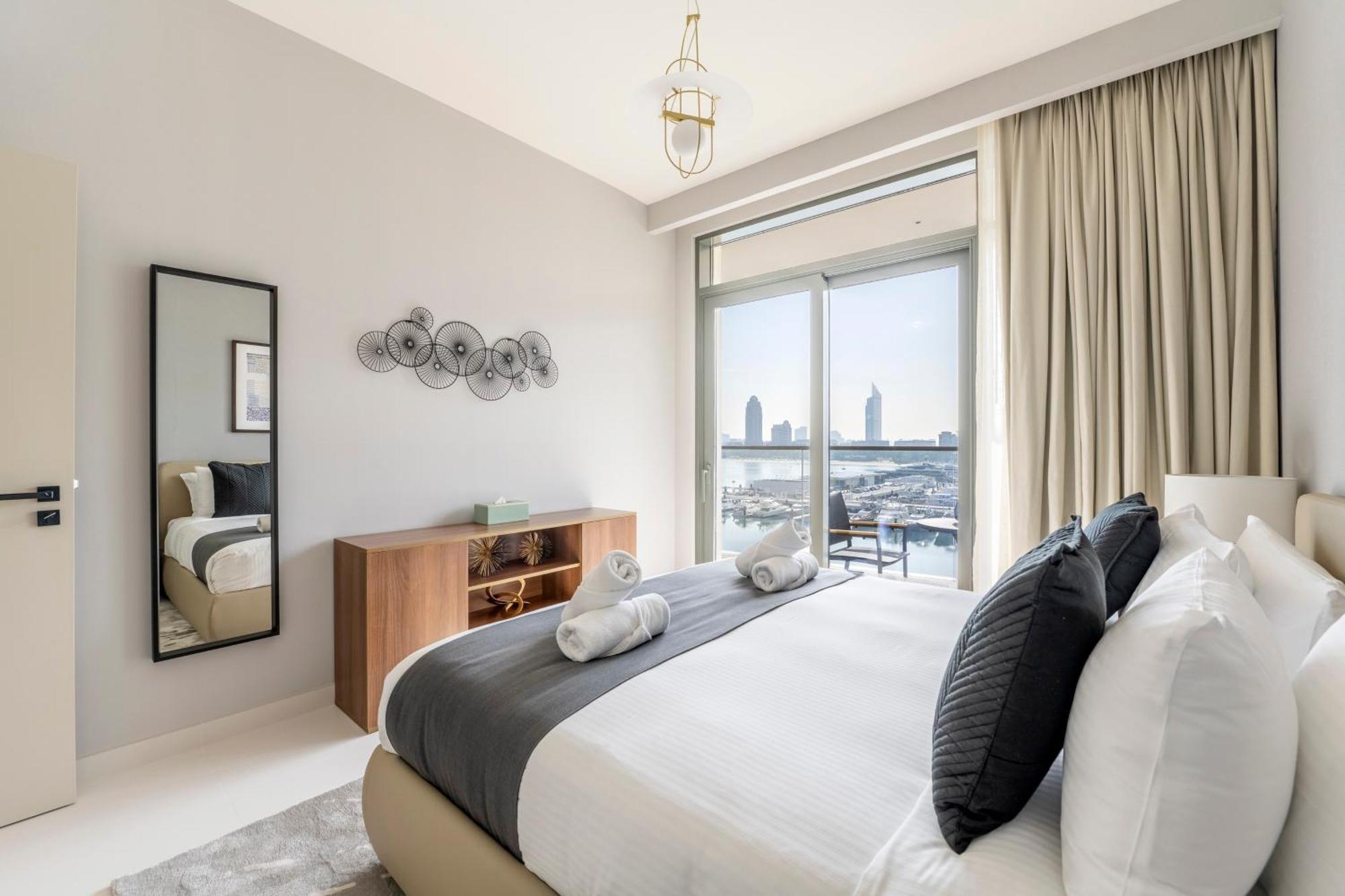 Ultra Luxury Emaar Beachfront - Private And Pool Apartment