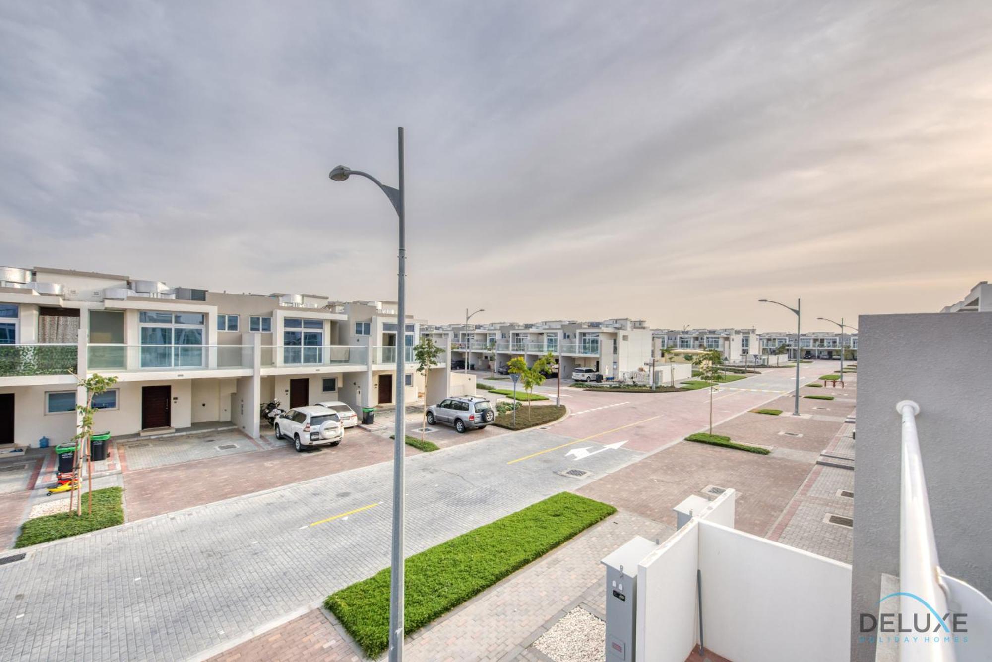Apartment Tranquil 3br Townhouse At Albizia Damac Hills 2 By Deluxe Homes *