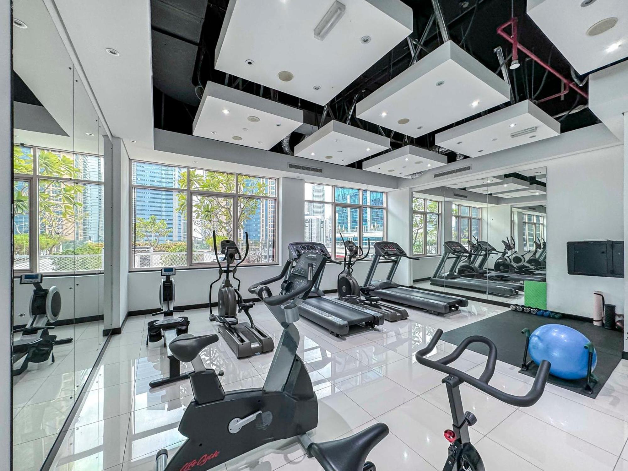 #63 Elegant 2br In O2 Residences Jlt Apartment