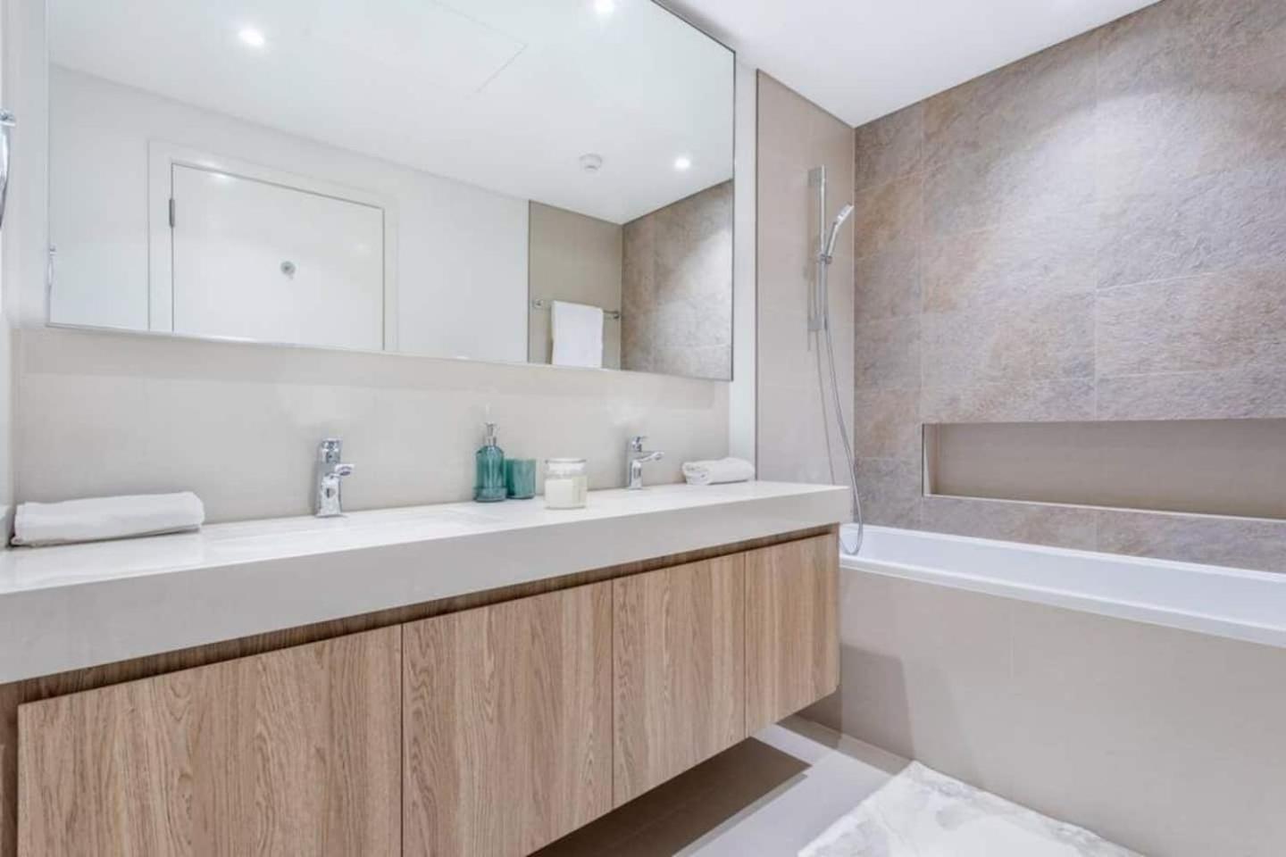 3br Facing Mall 5 Min Walk To Burj Khalifa Apartment Dubai