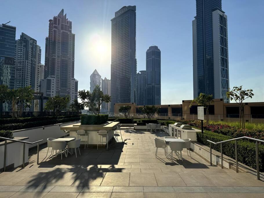 Burj Crown - Luxury Near Burj Khalifa Apartment
