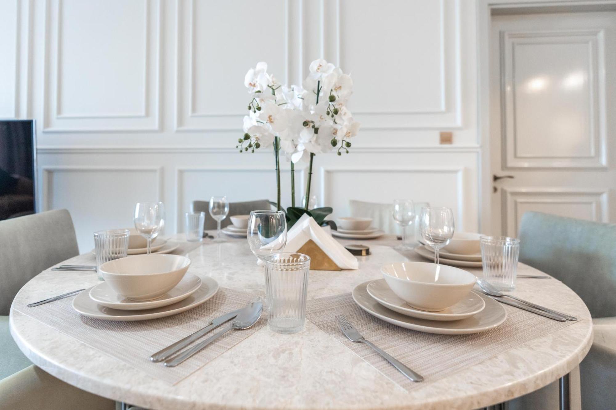 Fairmont Residences The Palm: Beachfront Luxury With Designer Terrace Apartment Dubai