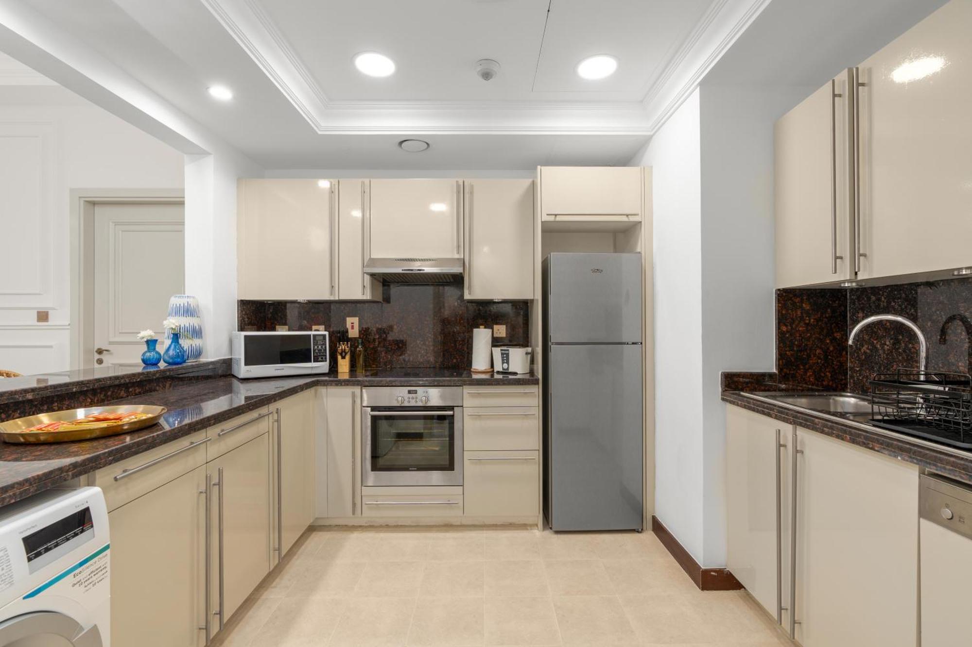 Fairmont Residences The Palm: Beachfront Luxury With Designer Terrace Dubai