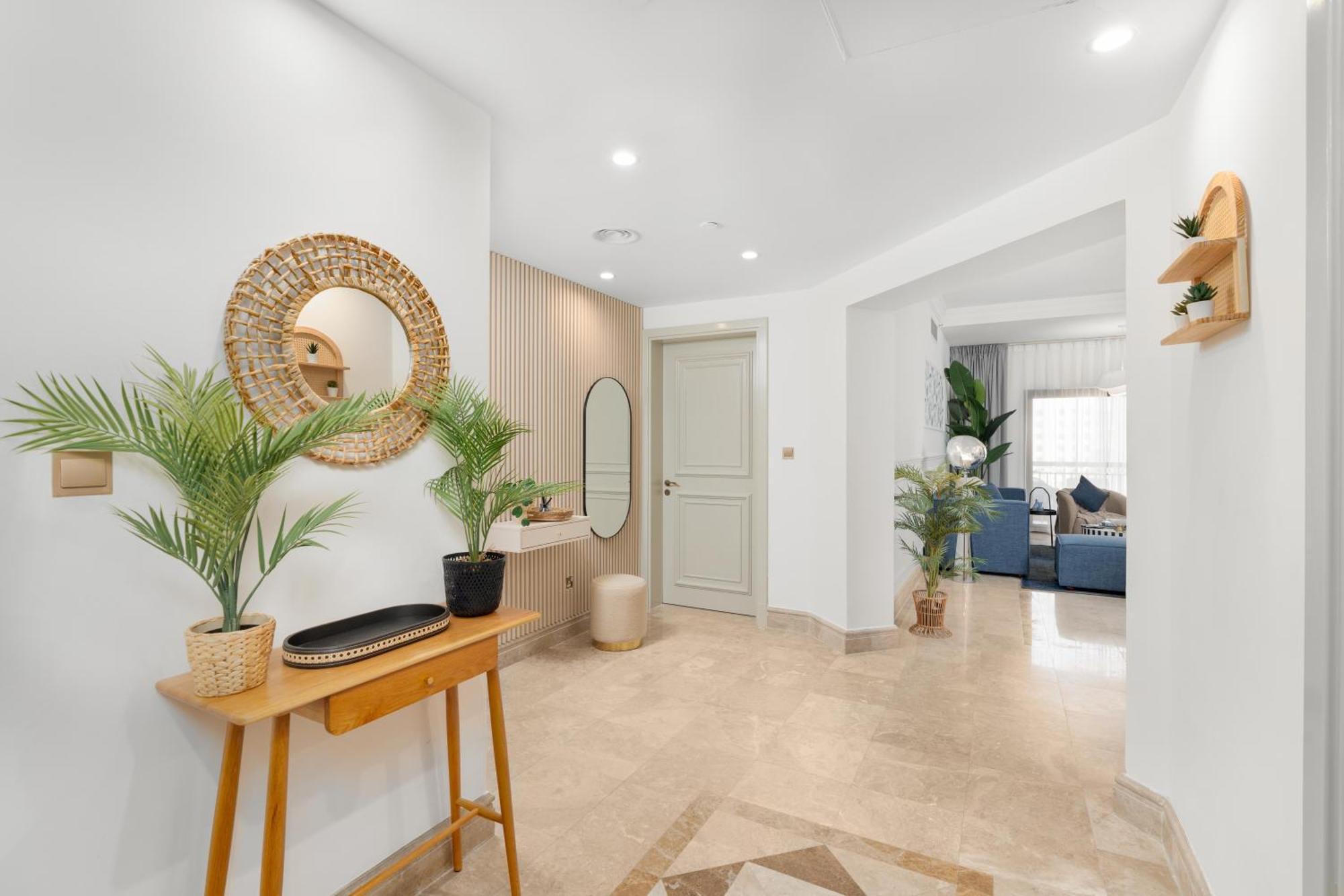 Fairmont Residences The Palm: Beachfront Luxury With Designer Terrace Apartment Dubai