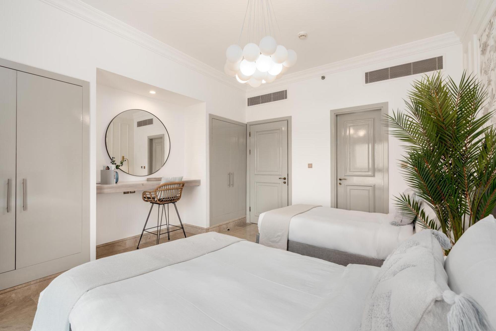 Apartment Fairmont Residences The Palm: Beachfront Luxury With Designer Terrace *