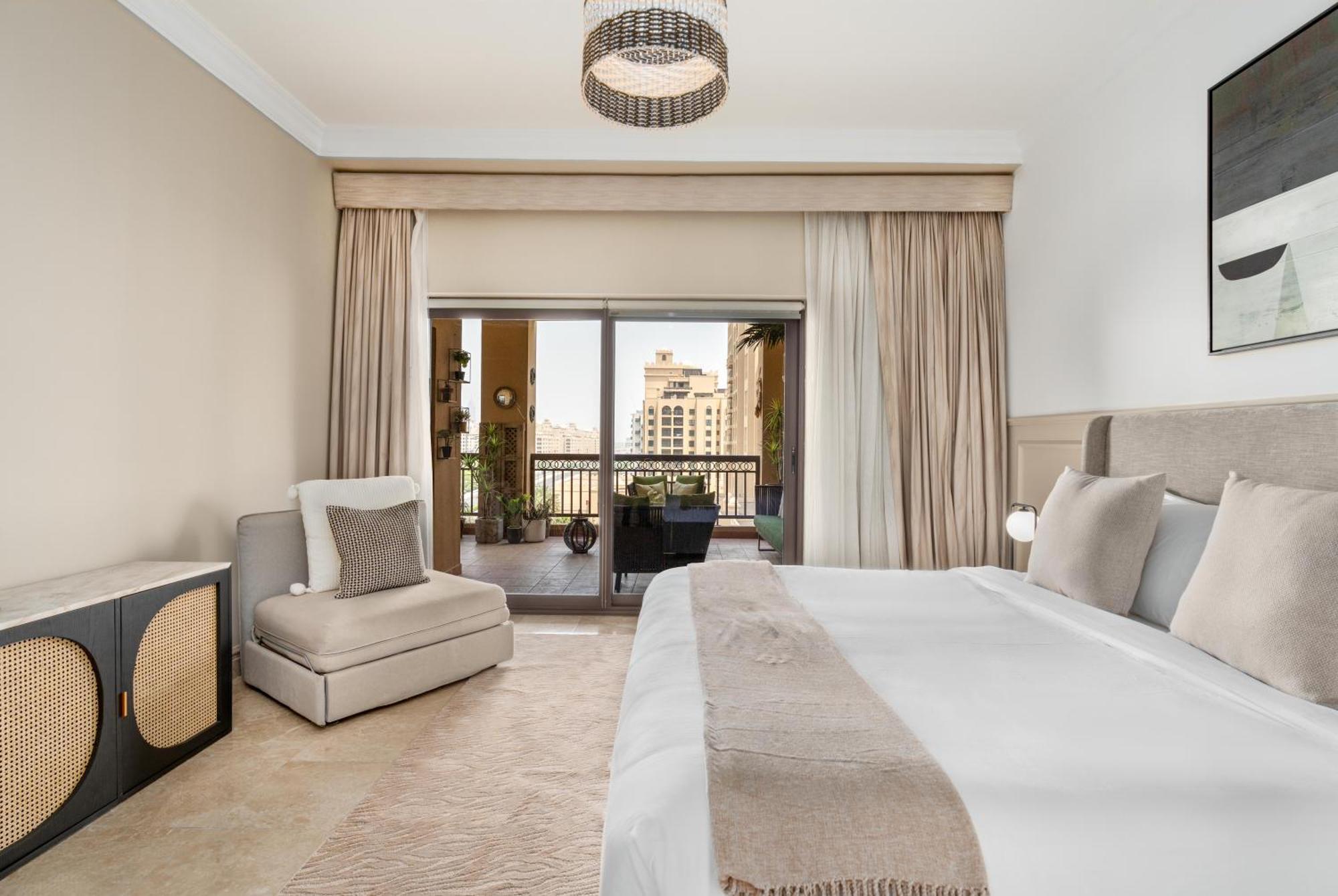 Fairmont Residences The Palm: Beachfront Luxury With Designer Terrace