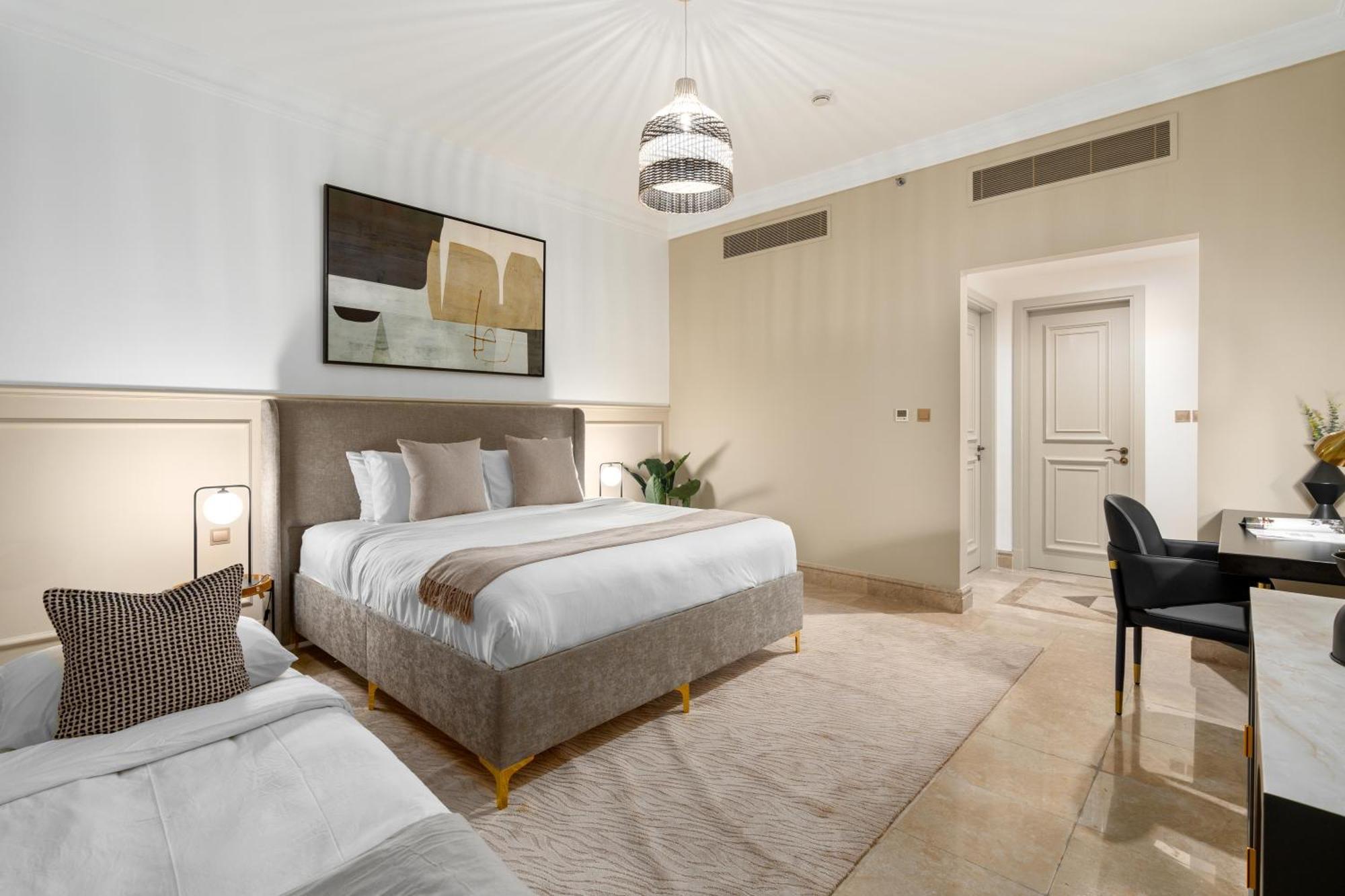 Fairmont Residences The Palm: Beachfront Luxury With Designer Terrace Apartment Dubai