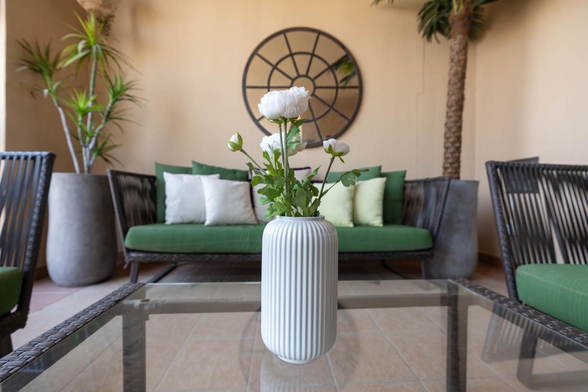 Fairmont Residences The Palm: Beachfront Luxury With Designer Terrace Dubai