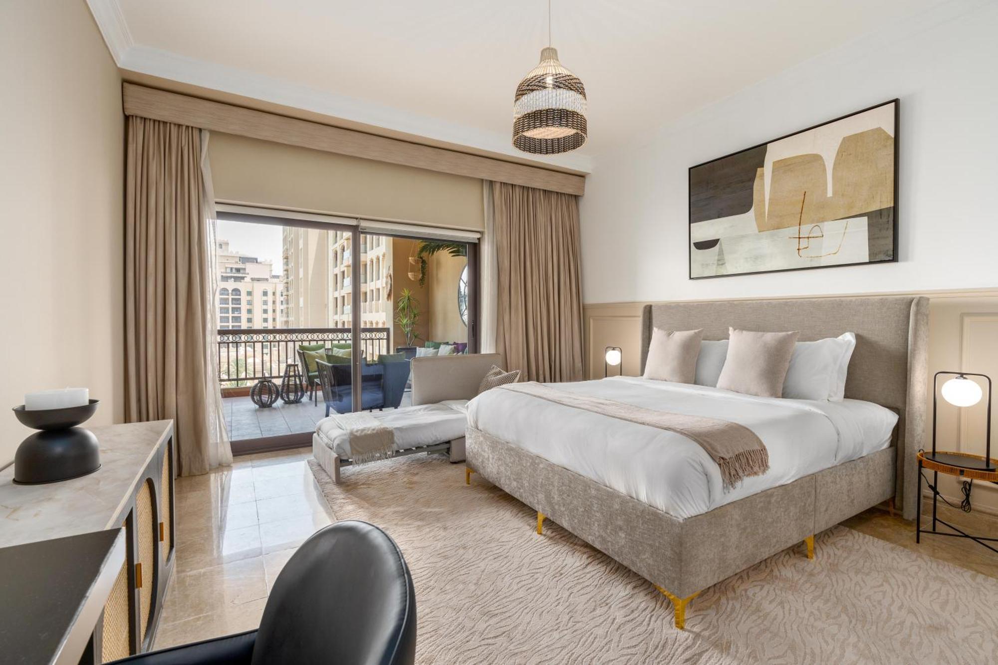 Apartment Fairmont Residences The Palm: Beachfront Luxury With Designer Terrace *