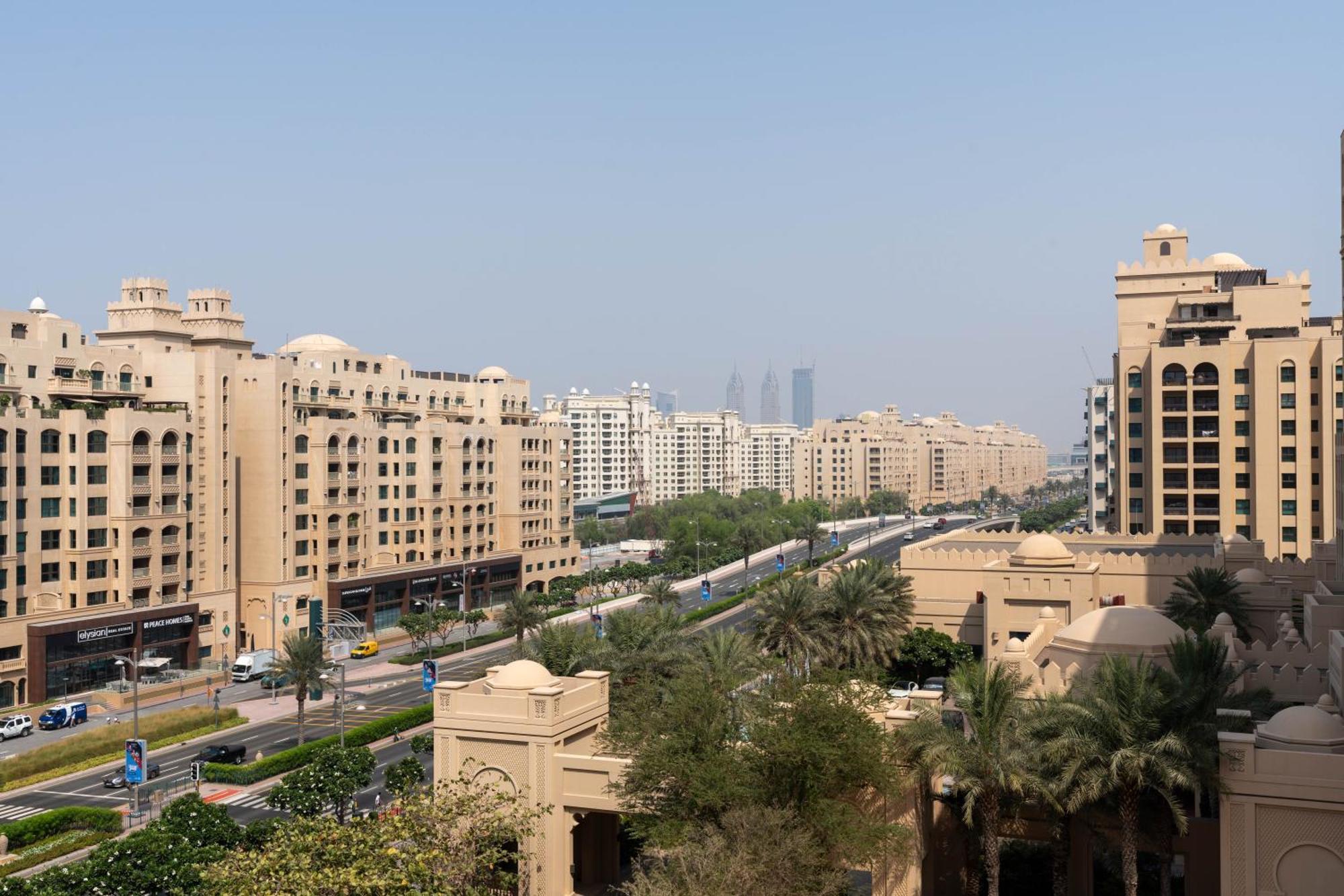 Fairmont Residences The Palm: Beachfront Luxury With Designer Terrace Dubai