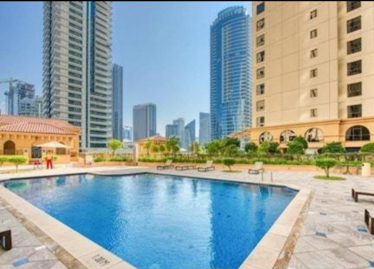 Hostel The Journey - Infront Of Tram-metro, Access To Beach, Pool & Gym - Enjoy Our Seaview - Coworking Space - Resident Housekeeping - Inhouse Food Menu - All At Jumierah Beach Residence, Marina Dubai