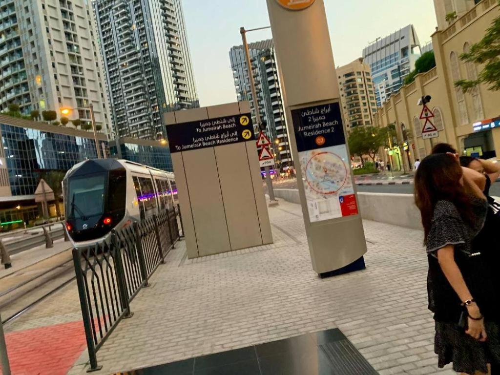 Hostel The Journey - Infront Of Tram-metro, Access To Beach, Pool & Gym - Enjoy Our Seaview - Coworking Space - Resident Housekeeping - Inhouse Food Menu - All At Jumierah Beach Residence, Marina Dubai