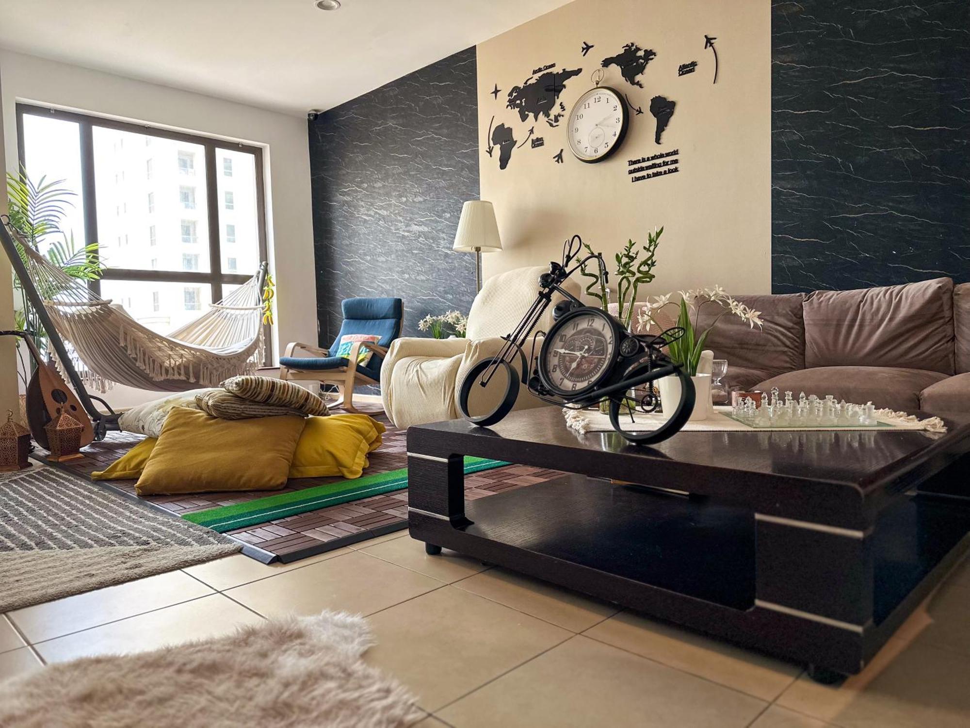 Hostel The Journey - Infront Of Tram-metro, Access To Beach, Pool & Gym - Enjoy Our Seaview - Coworking Space - Resident Housekeeping - Inhouse Food Menu - All At Jumierah Beach Residence, Marina Dubai