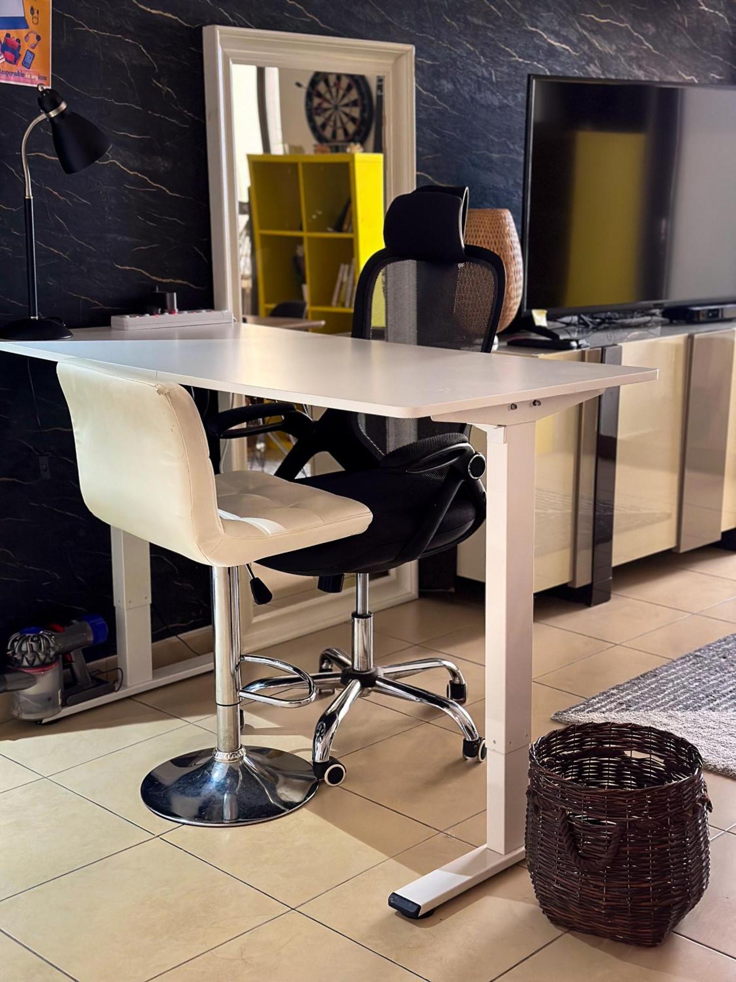 Hostel The Journey - Infront Of Tram-metro, Access To Beach, Pool & Gym - Enjoy Our Seaview - Coworking Space - Resident Housekeeping - Inhouse Food Menu - All At Jumierah Beach Residence, Marina Dubai