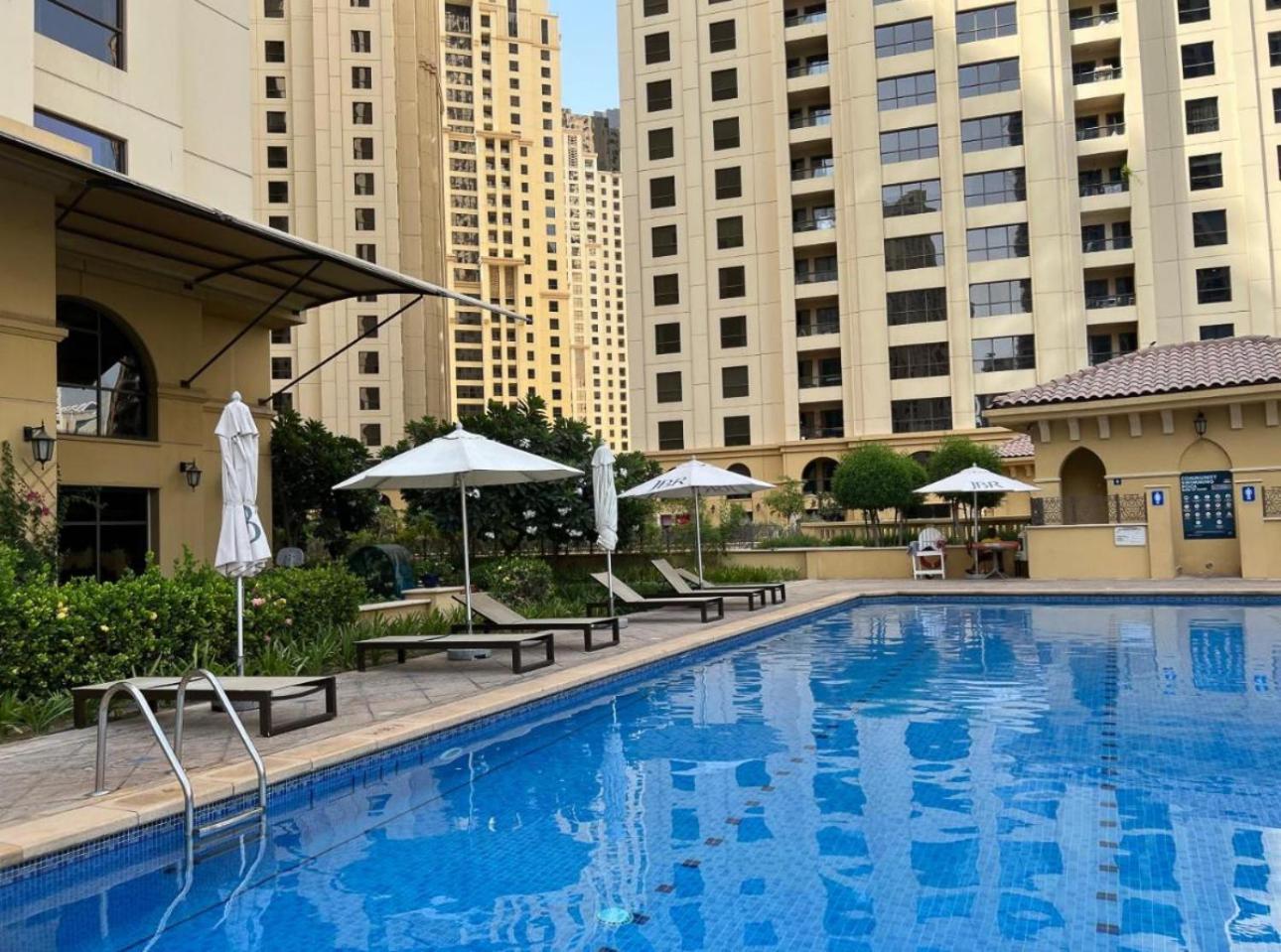 The Journey - Infront Of Tram-metro, Access To Beach, Pool & Gym - Enjoy Our Seaview - Coworking Space - Resident Housekeeping - Inhouse Food Menu - All At Jumierah Beach Residence, Marina Hostel Dubai