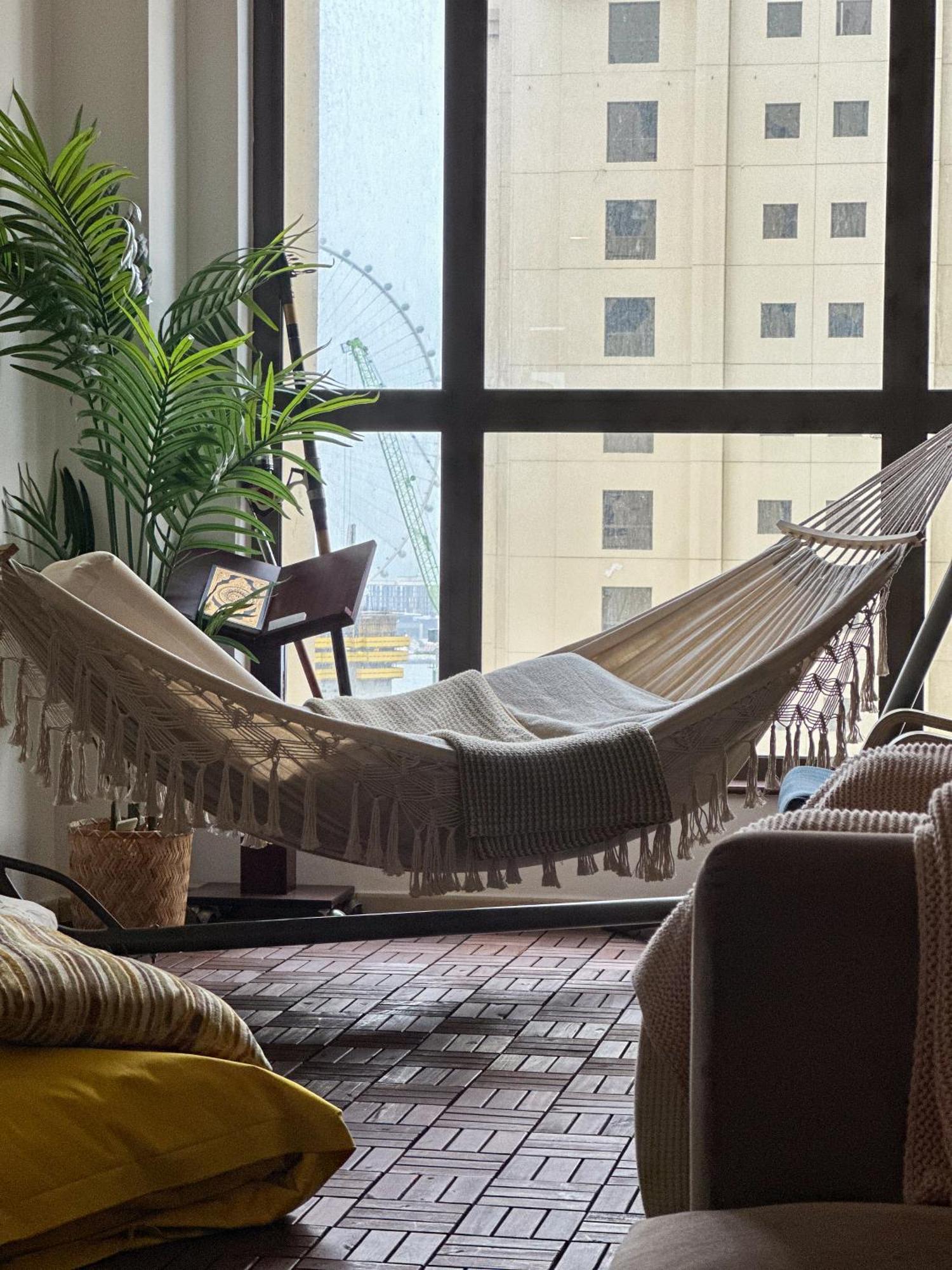 The Journey - Infront Of Tram-metro, Access To Beach, Pool & Gym - Enjoy Our Seaview - Coworking Space - Resident Housekeeping - Inhouse Food Menu - All At Jumierah Beach Residence, Marina Hostel Dubai
