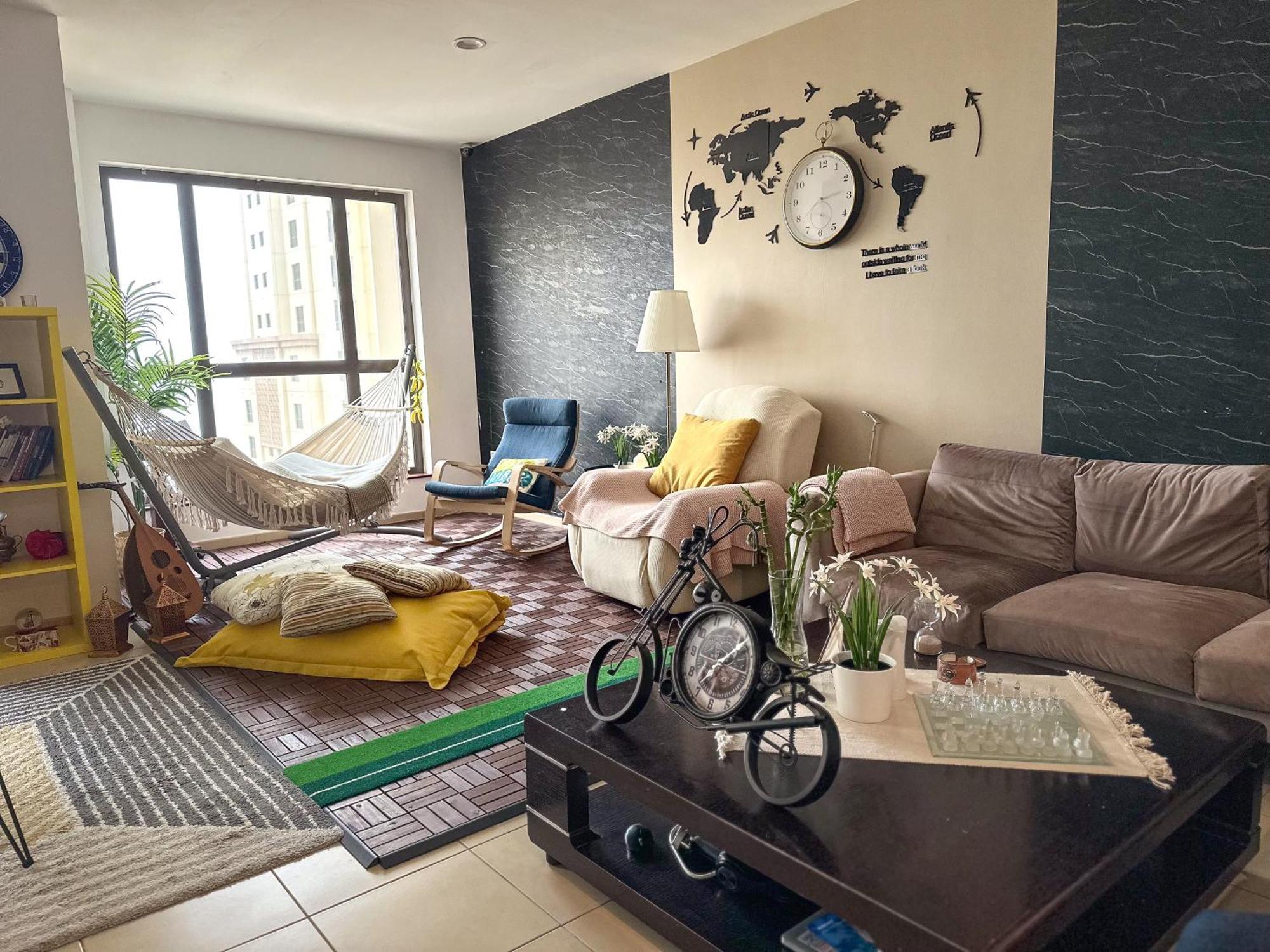 The Journey - Infront Of Tram-metro, Access To Beach, Pool & Gym - Enjoy Our Seaview - Coworking Space - Resident Housekeeping - Inhouse Food Menu - All At Jumierah Beach Residence, Marina Hostel