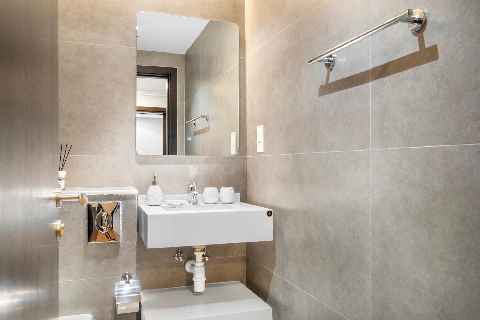 Daire Modern Lush Getaway In Marina Dubai