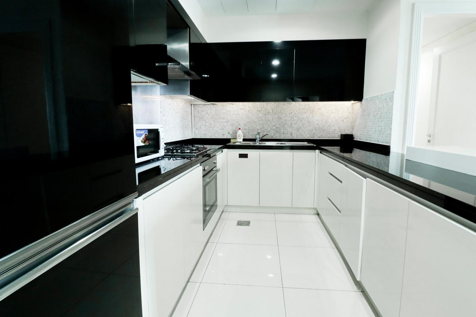 Three Bedroom Near Mall Street Downtown - Ezytrac Apartment